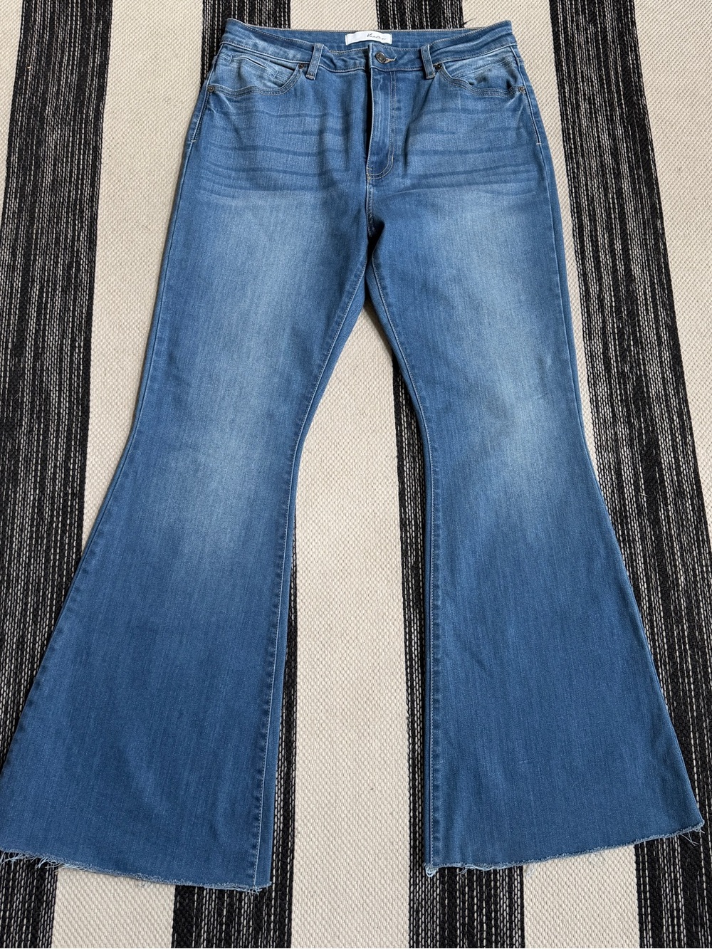 KanCan Women's Stretchy Medium Blue High-Rise Flare Jeans Size 15/31